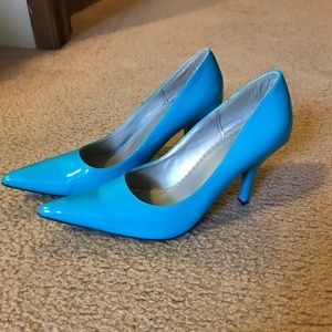 Turquoise pumps